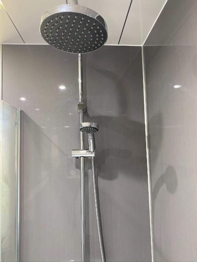 Prime Commuter Executive Apartment 邓弗姆林 外观 照片