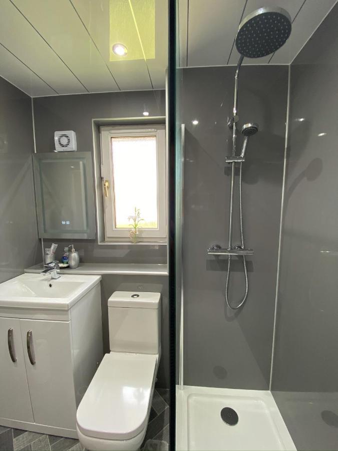 Prime Commuter Executive Apartment 邓弗姆林 外观 照片